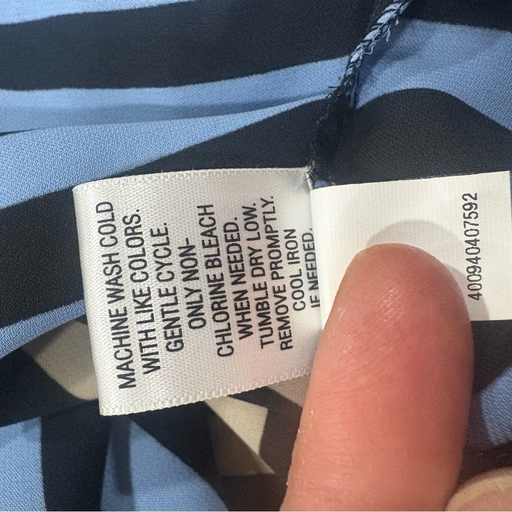 Elle womans  Striped Black and Blue sleeveless neck blouse. New with tags - Picture 5 of 5